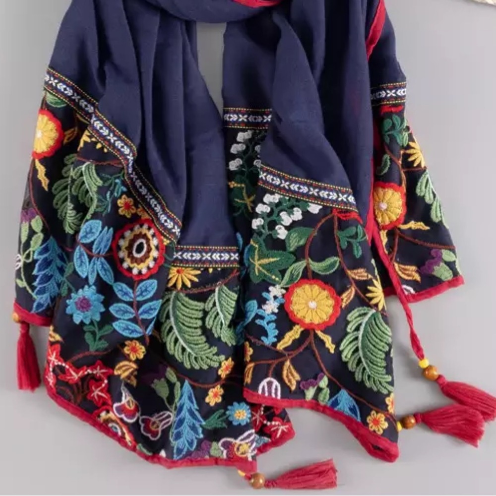 Embroidered scarfs - Picture 2 of 10
